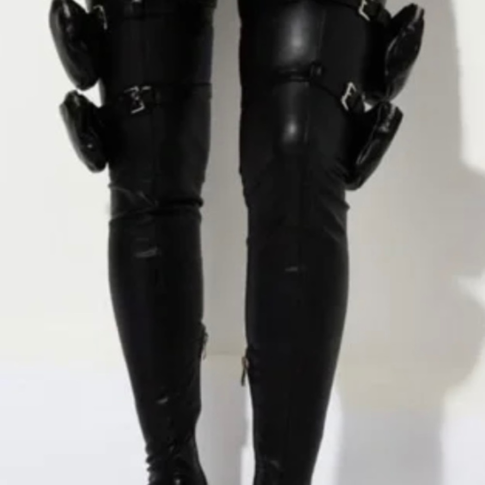 Azalea Wang Surgical boots new in box size 8